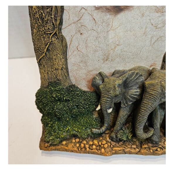 3D Gray Elephants Safari Wildlife Frame 3D Resin 5"x7" Never used. VTG - Picture 3 of 11